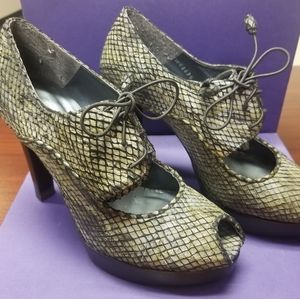 Stuart Weitzman Fausto pumps, size 9